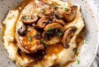 Slow-Cooker Pork Chops in Creamy Mushroom Sauce