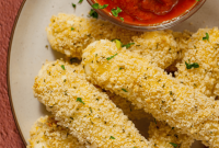 Crispy Gluten-Free Mozzarella Sticks with Zesty Marinara Dip