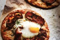 Savory Breakfast Pizza Recipe with Eggs and Crispy Bacon