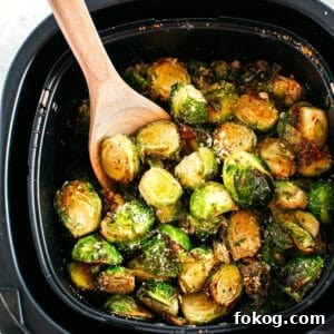 Crispy Garlic Parmesan Brussels Sprouts in the Air Fryer 5 Crispy Garlic Parmesan Brussels Sprouts easily cooked in your air fryer in just 15 minutes for a delicious healthy snack or side dish!