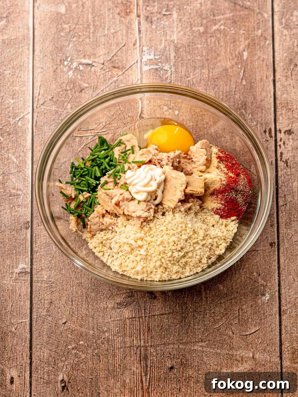 Ingredients for tuna cakes in a bowl.