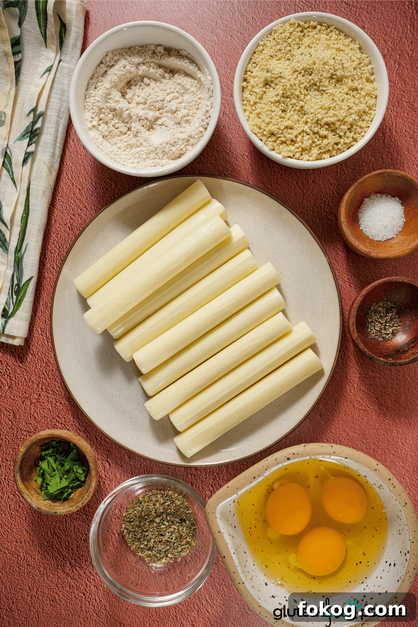 Crispy Gluten-Free Mozzarella Sticks with Zesty Marinara Dip 5 gluten-free mozzarella stick ingredients