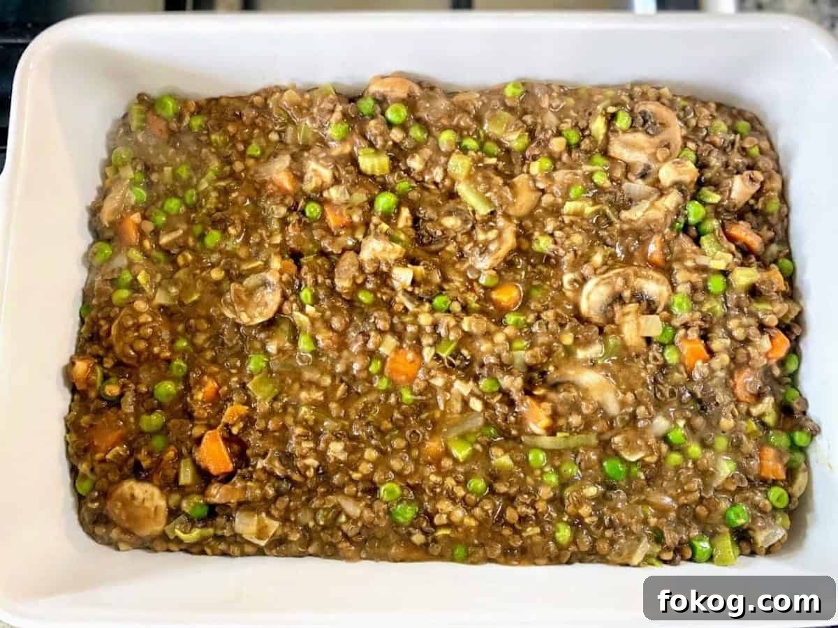 Hearty Vegan Shepherd's Pie Recipe for Comforting Weeknight Dinner 7 Layer the vegan shepherd's pie filling into a 9 X 13-inch pan. This is the first layer of cottage pie in a pan.