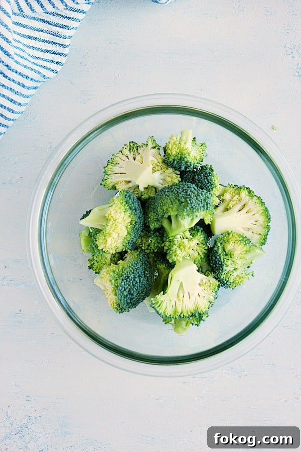 Microwave steamed broccoli Broccoli in a bowl.