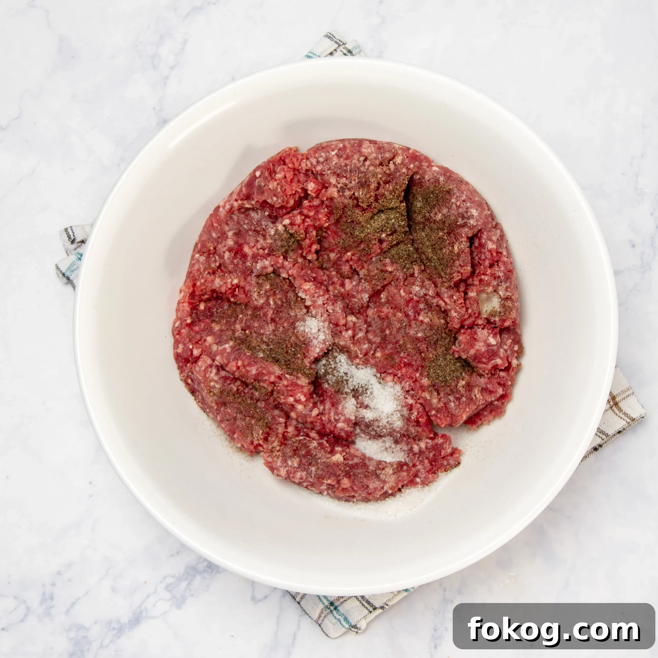 Cowboy Soup: Hearty Comfort Soup Recipe for Cozy Nights 4 Seasoning the ground beef in a small bowl.