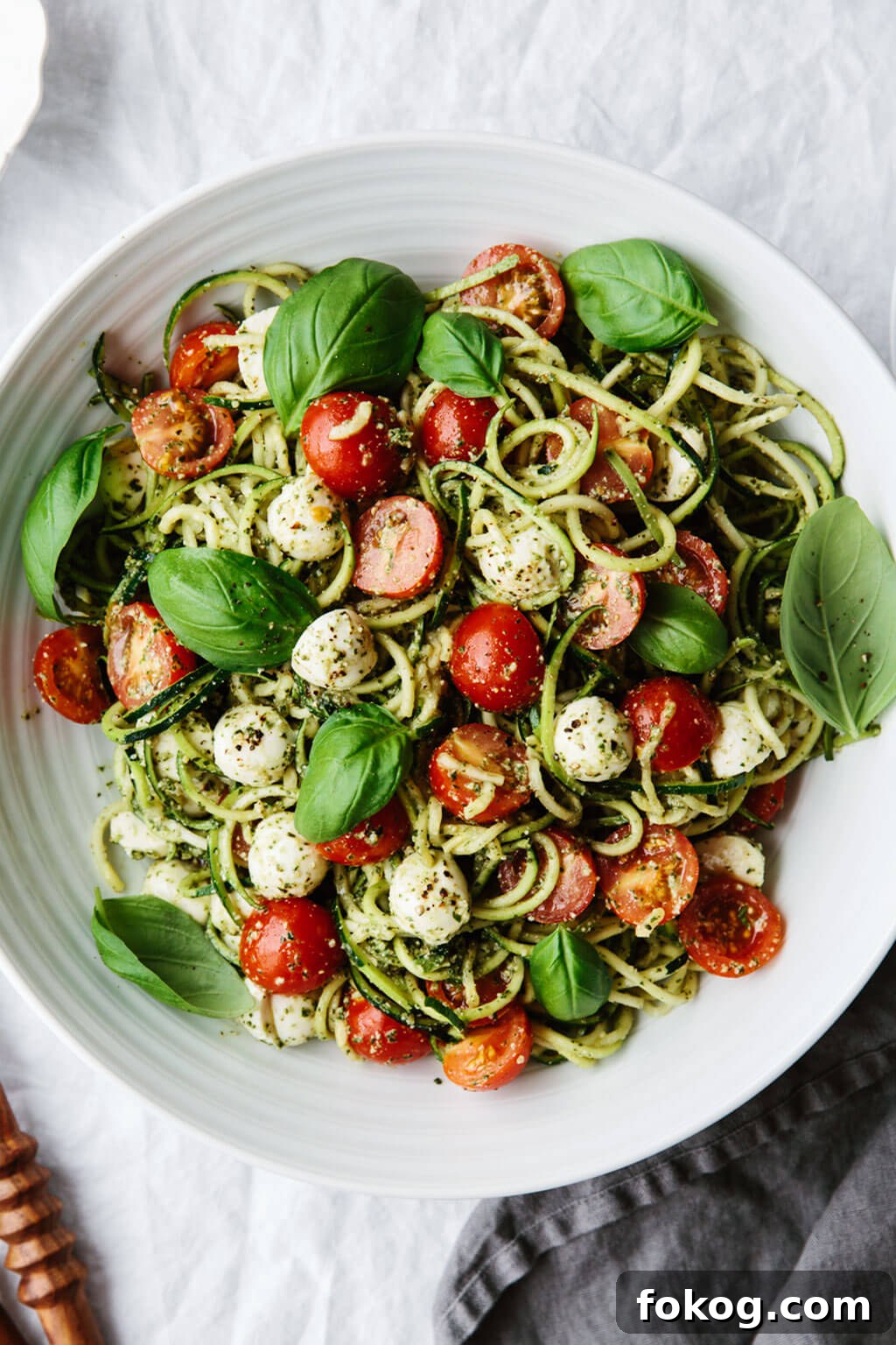 40+ Low-Carb Recipes for Weight Loss and Blood Sugar Control 14 Zucchini noodle caprese salad recipe