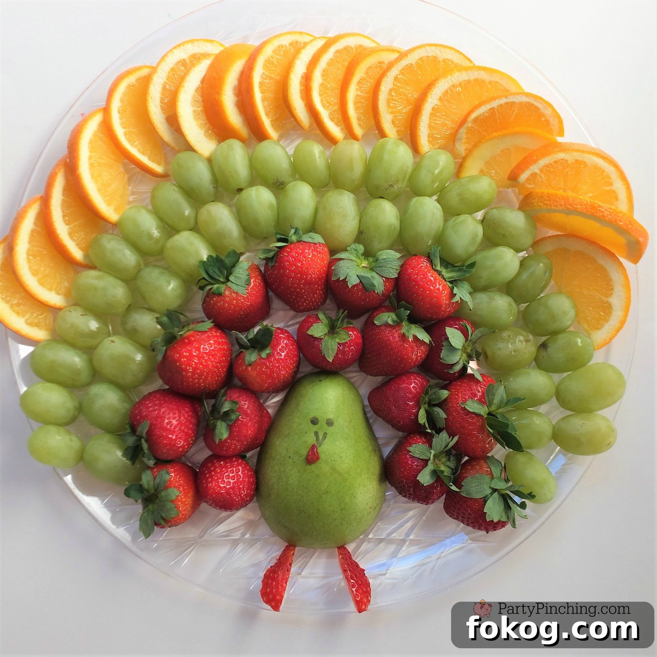 Top Thanksgiving Treats: Delicious Desserts & Snack Ideas 2 turkey fruit platter, cute fruit platter, Thanksgiving fruit platter, fun fruit thanksgiving appetizers, easy fruit platter for kids
