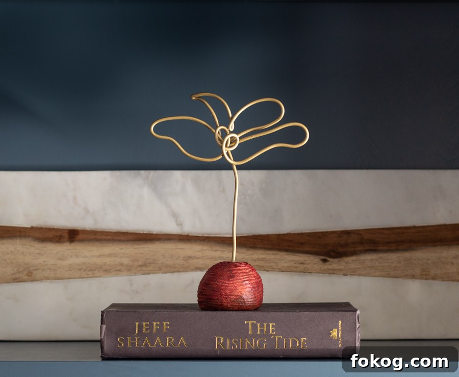 Easy DIY wire sculpture in gold and deep red.