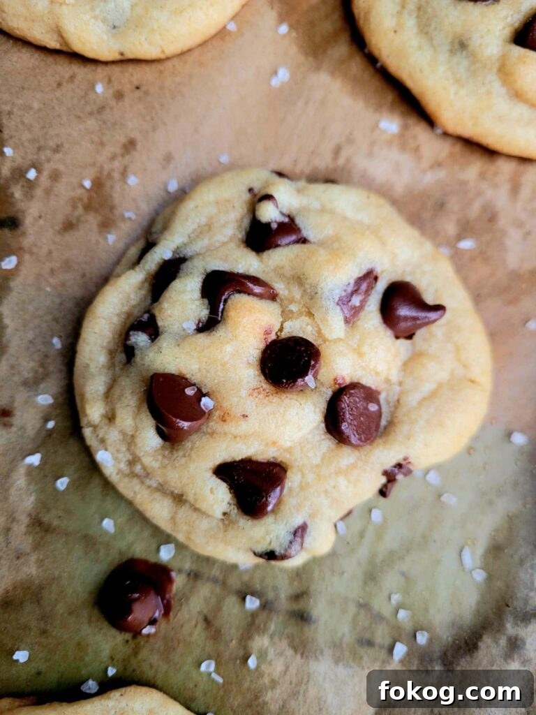Crispy Edges, Chewy Centers: Ultimate Chocolate Chip Cookies 3 img 84331 2