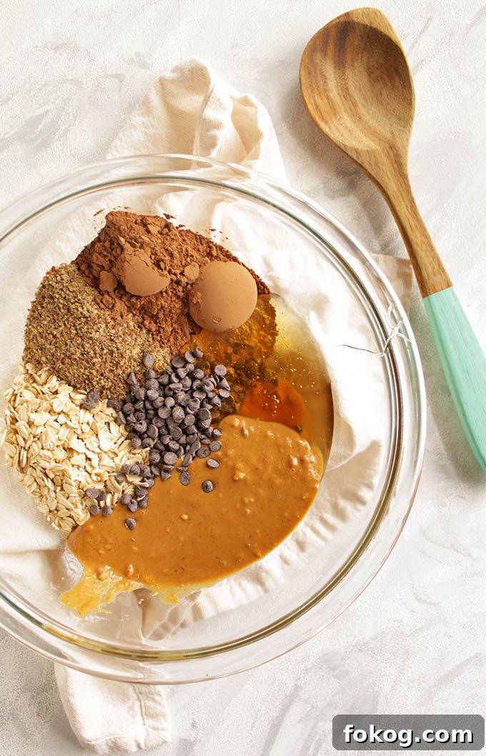 Chocolate Peanut Butter Energy Balls - Packed w/ a balance of nutrient rich ingredients to give you a burst of energy w/ all the chocolate peanut butter goodness. Makes a great pre-workout snack, afternoon snack, or goes great in a packed lunch. They stay fresh in the freezer for up to 6 months! (Gluten Free/Dairy Free) | robustrecipes.com